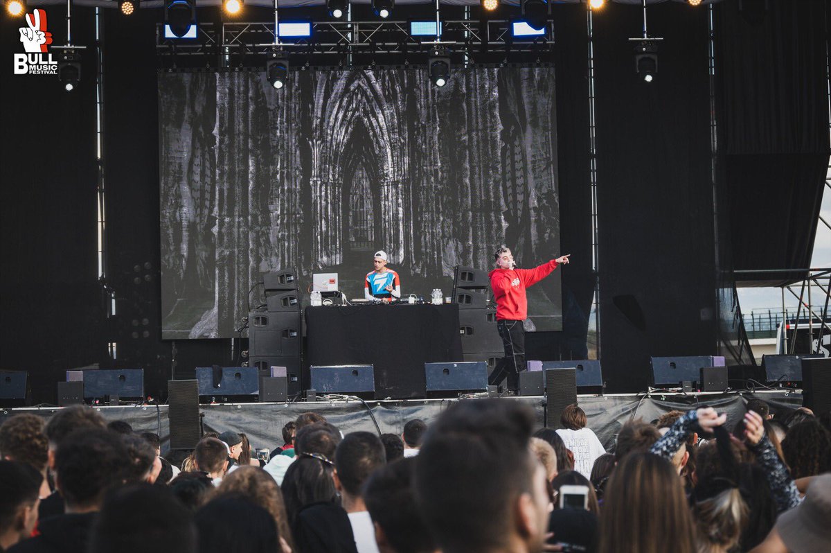 festbullmusic's tweet photo. .@Recycled_J, conjunto vacío ∅, corazones llenos ❤️🔥.
📸 @jmgrimaldifotografia
#BullMusic #BullMusicFestival #BullMusicDays #conciertosengranada #GranadaVibra #recycledj https://t.co/Exb04Q6JgA