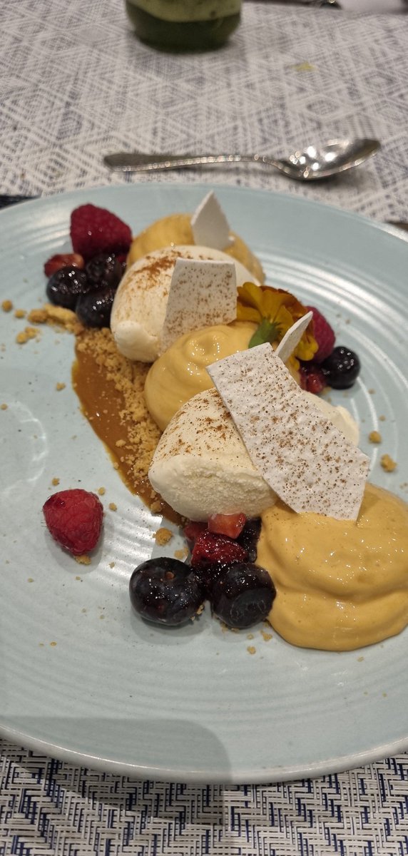 Chapterbliss's tweet image. Evenings like this ✨ #octoberbreak