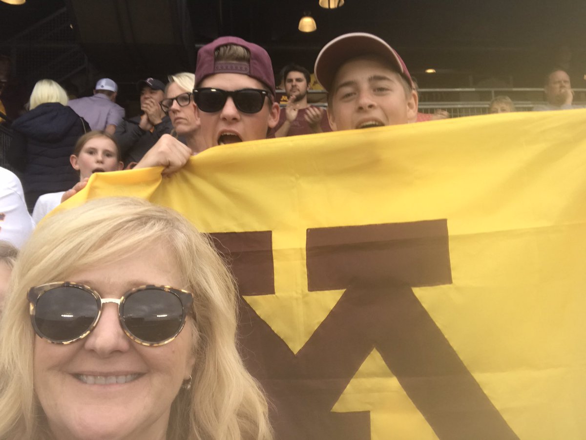 pambednar's tweet photo. #GopherGameDay let’s go Gophers!!! Beautiful day for a W!! https://t.co/6rpYdFfqnt
