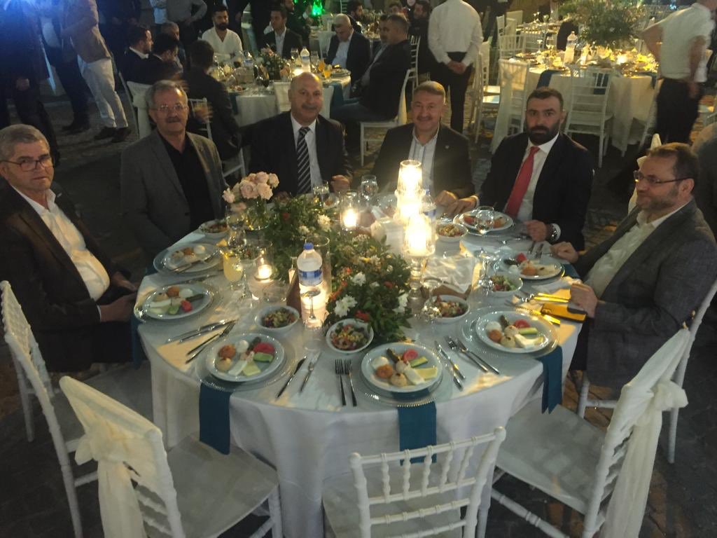 haciozkan33's tweet photo. #Yıldızgörer ve #Atasoy Ailelerinin kıymetli evlatları Abit ile Meryem kardeşlerimizin nikâh akdine şahitlik ederek, mutluluklarına ortak olduk.
Genç çiftimizi tebrik ediyor, izdivaçlarının ailelerine hayırlar getirmesini Rabb’imden niyaz ediyor, iki cihan saadeti diliyorum. https://t.co/Nco7HbZCTj
