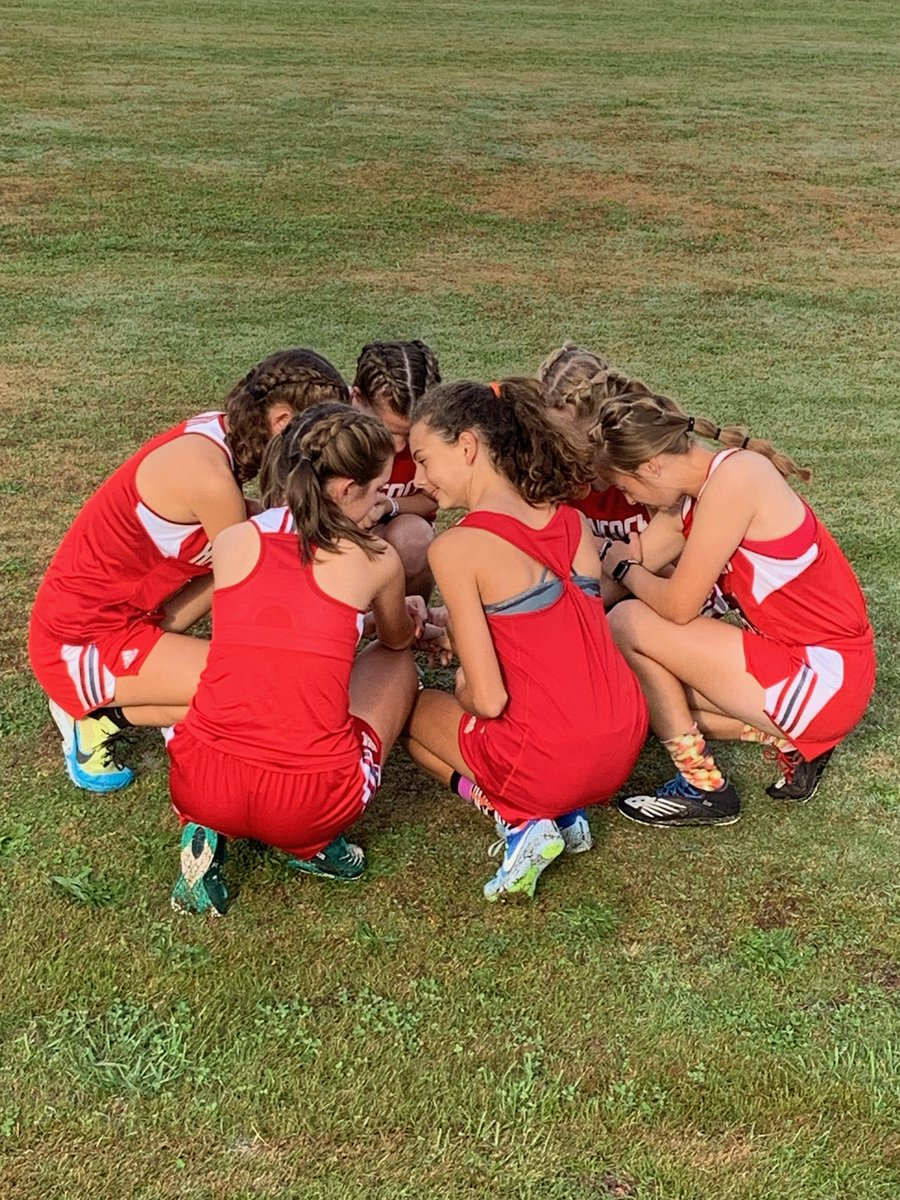 aeross333's tweet image. What a phenomenal run today! Iz got 2nd place in the Region (as an 8th grader!) AND we got a team runner up title! I'm so proud of Izzy &amp;amp; this team - 3 runners in the top 10!!!
#Shes14tomorrow
#nextSTOPstate
#statebound
#runner
#RegionalRunnerUp
@HancockCoHS_KY
@Wes_Meserve