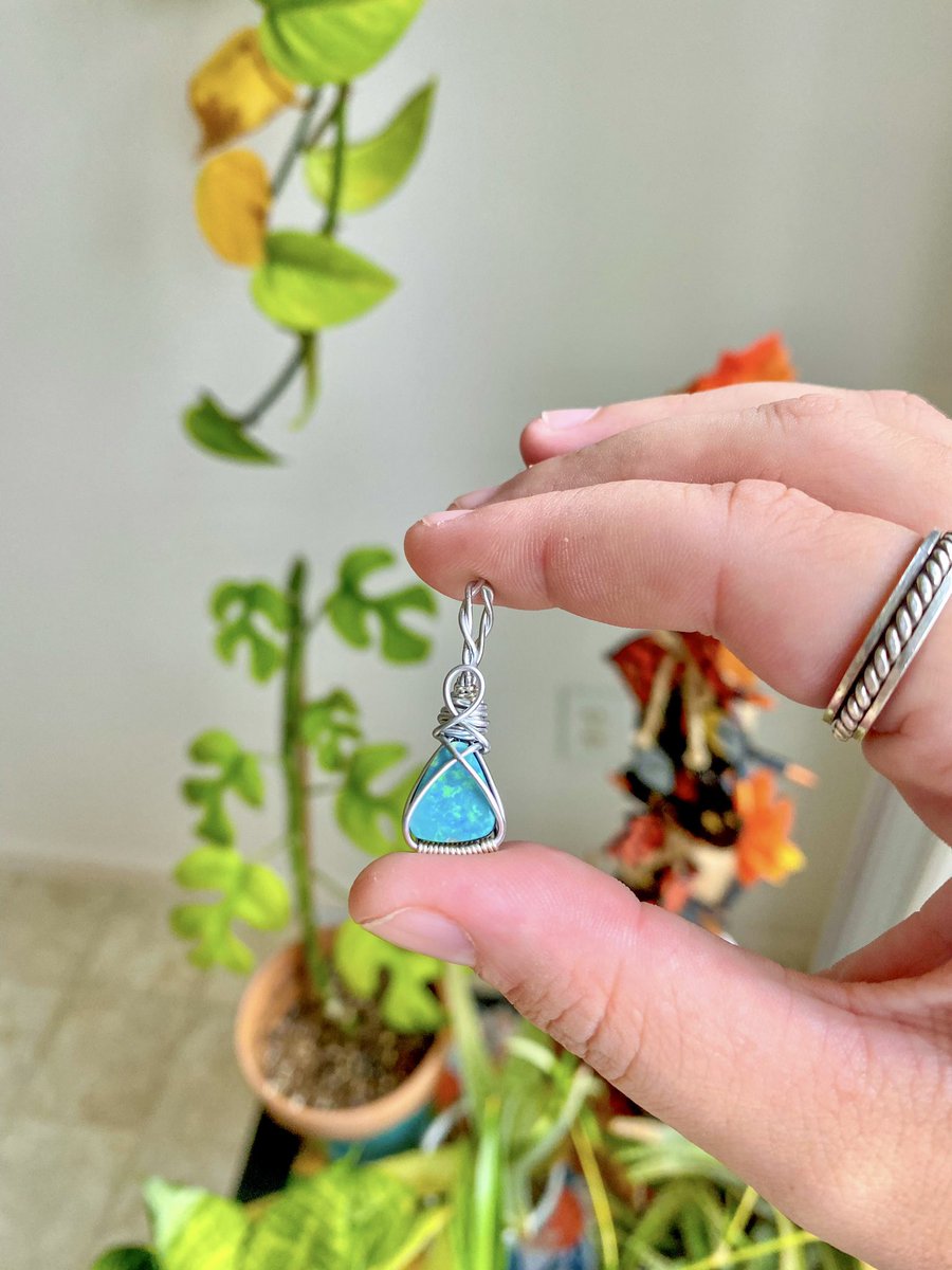 ttayyyloor's tweet photo. planning a shop update for tomorrow at noon est 🌸✨🌞🌼🔮 https://t.co/fRz7GH3VwQ
