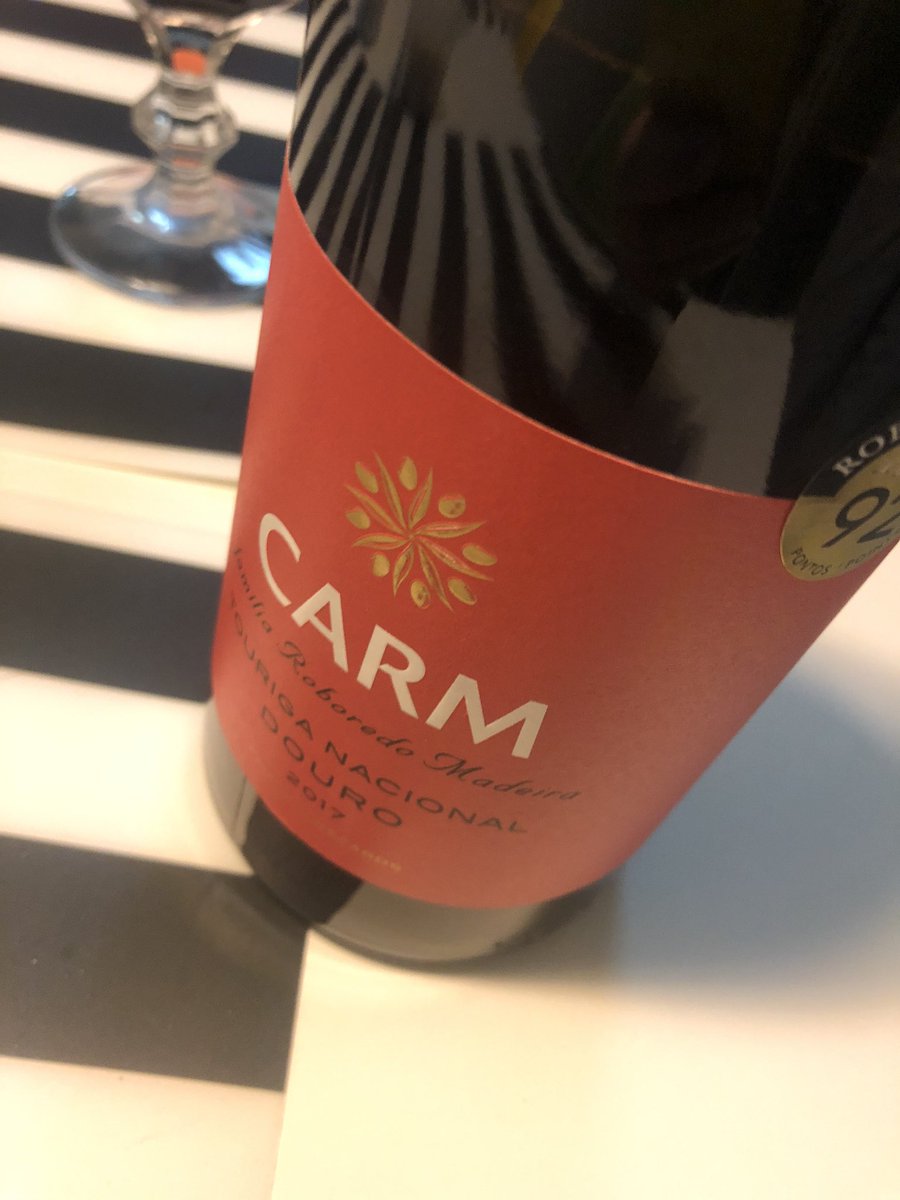 pedroboucherie's tweet photo. Inadmissível uma rolha destas num vinho com este preço. Partiu logo, esfarelou, uma chatice que quase estragava o vinho. #carm #rolha #vinhostwitter https://t.co/mjiAFMZN95
