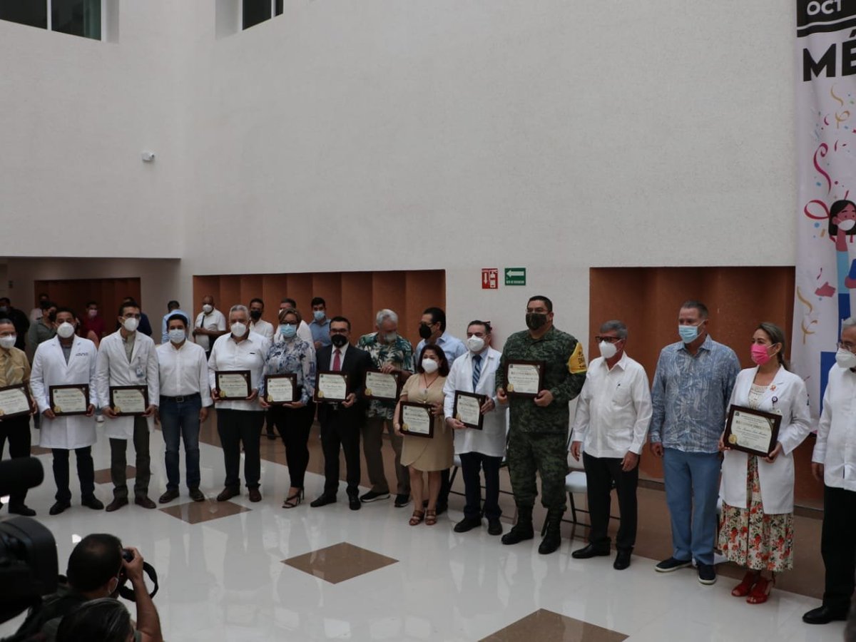 EEncinas_Dr's tweet photo. ¡¡Ellos son nuestro orgullo!! Solo una muestra de los excelentes médicos que tenemos en todo el sector tanto público como privado. ¡Feliz Día! https://t.co/MHPN1jL3Mk