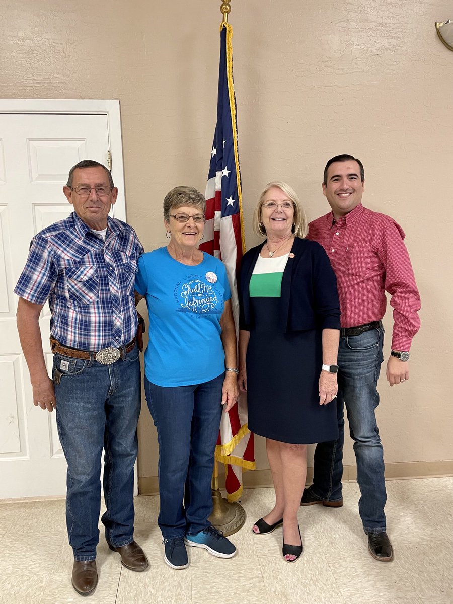 TJShope's tweet photo. I want to thank President @FannKfann for accepting the invite to speak at the Cobre Valley Republican Club this morning. We enjoyed speaking with the members &amp; guests about all of the great things happening in AZ! Dan &amp; Judy Alexander run a fantastic club! #LD08 https://t.co/OiZox97wXA