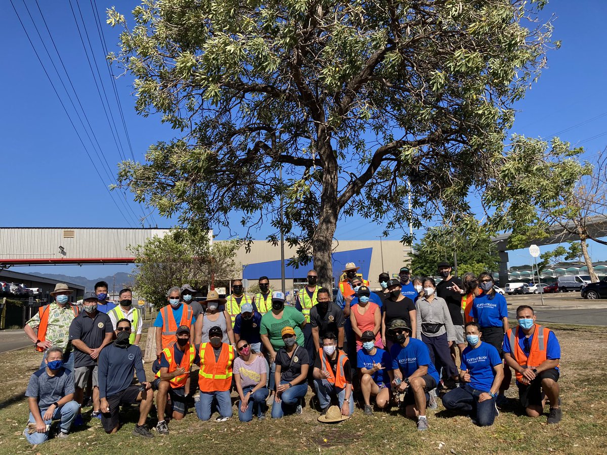 MayorRickHNL's tweet image. Many thanks to the volunteers, including members of my Cabinet, @BrandonElefante, and City workers, who helped clean-up the Pearl Harbor Bike Path today. It’s an example of the positive effort we can make when we join together for our community. #makeadifferencemonth #teamwork