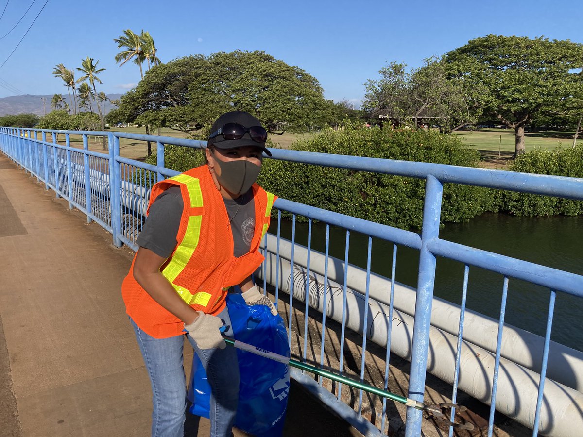MayorRickHNL's tweet image. Many thanks to the volunteers, including members of my Cabinet, @BrandonElefante, and City workers, who helped clean-up the Pearl Harbor Bike Path today. It’s an example of the positive effort we can make when we join together for our community. #makeadifferencemonth #teamwork