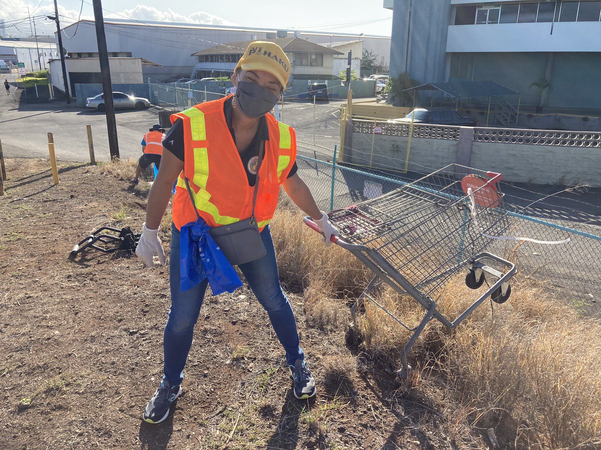 MayorRickHNL's tweet image. Many thanks to the volunteers, including members of my Cabinet, @BrandonElefante, and City workers, who helped clean-up the Pearl Harbor Bike Path today. It’s an example of the positive effort we can make when we join together for our community. #makeadifferencemonth #teamwork