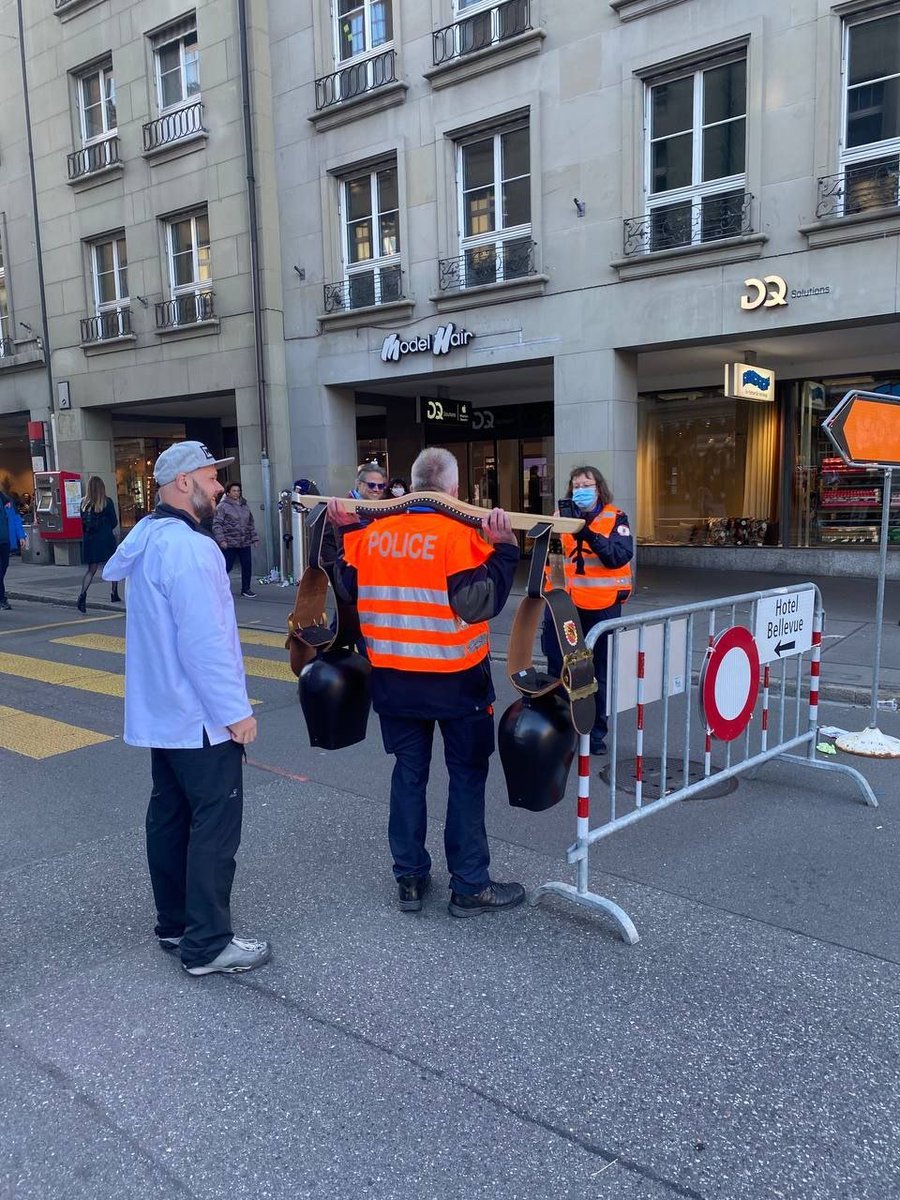 Megafon_RS_Bern's tweet photo. Die "Freiheitstrychler" feiern in ihrem Telegram-Chat übrigens gerade dieses Foto ab. https://t.co/Kn97Mw01Ek