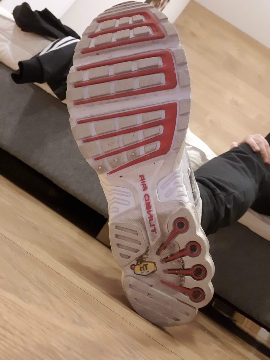 boskyyB's tweet photo. Liż suko!
#gaysneakers #gayfetish #gaynike https://t.co/IuF4pFSNpp