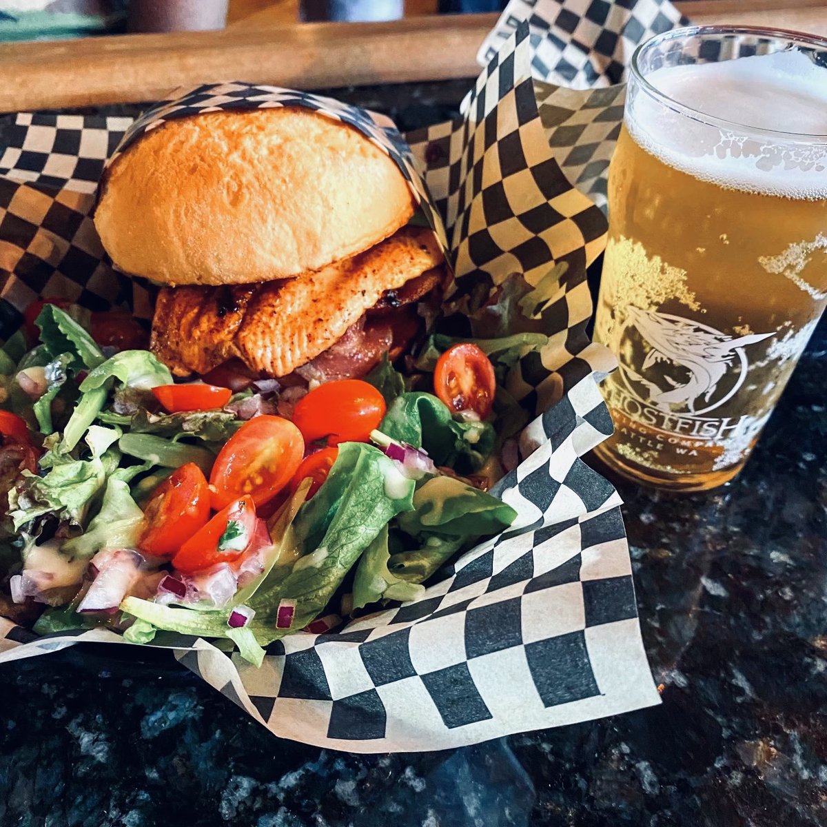 GhostfishBrewCO's tweet photo. Happy Saturday! What are you hungry for? How about our Salmon BLT paired with a cold Meteor Shower Blonde! No small sandwiches here
@philhatesgluten
#ghostfishin #glutenfree #glutenfreebeer #pacnw #seattlemade #celiac #glutenfreefoods #hotlunch #madefreshdaily #CeliacDisease https://t.co/MmEDQLdTpj