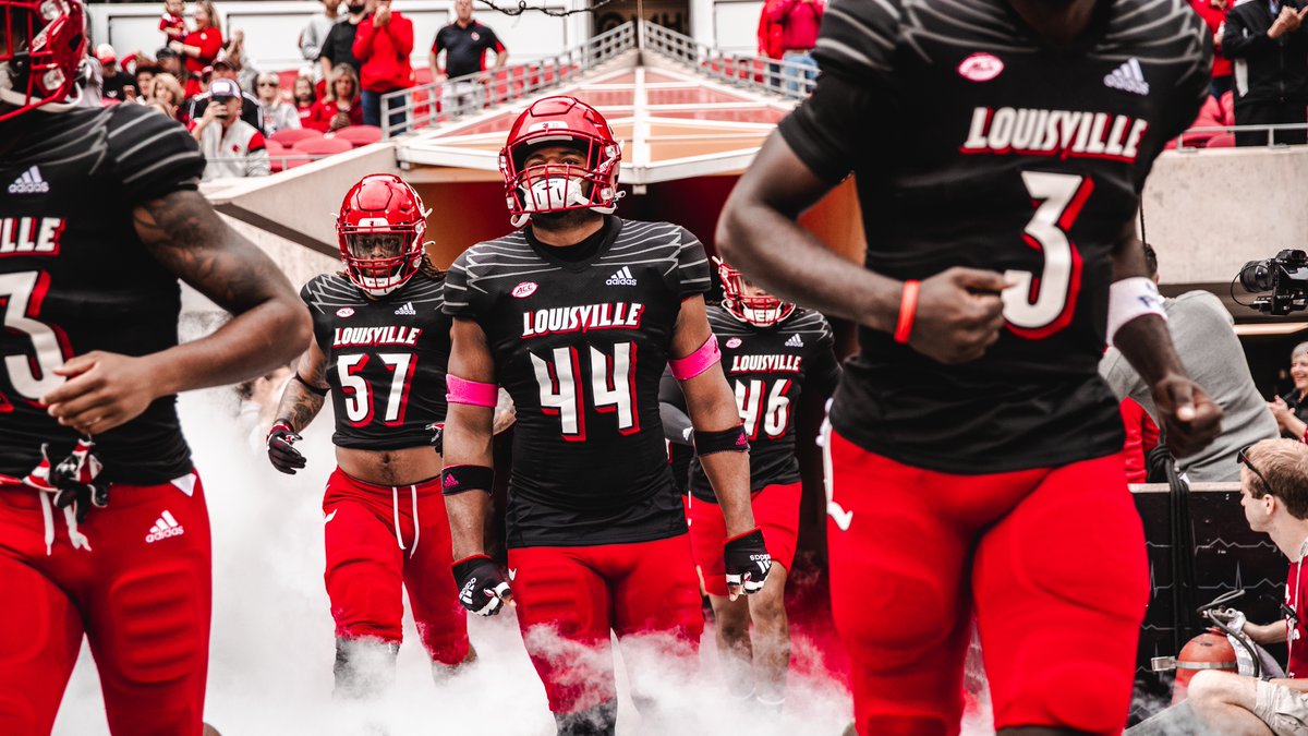 LouisvilleFB's tweet photo. 🗣️ LET'S GO!!!

#GoCards x #BeatBC https://t.co/5yTaJZ1tBe
