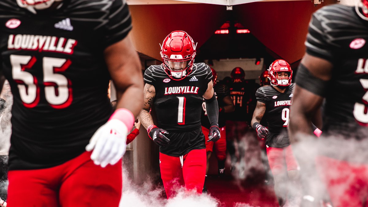 LouisvilleFB's tweet photo. 🗣️ LET'S GO!!!

#GoCards x #BeatBC https://t.co/5yTaJZ1tBe