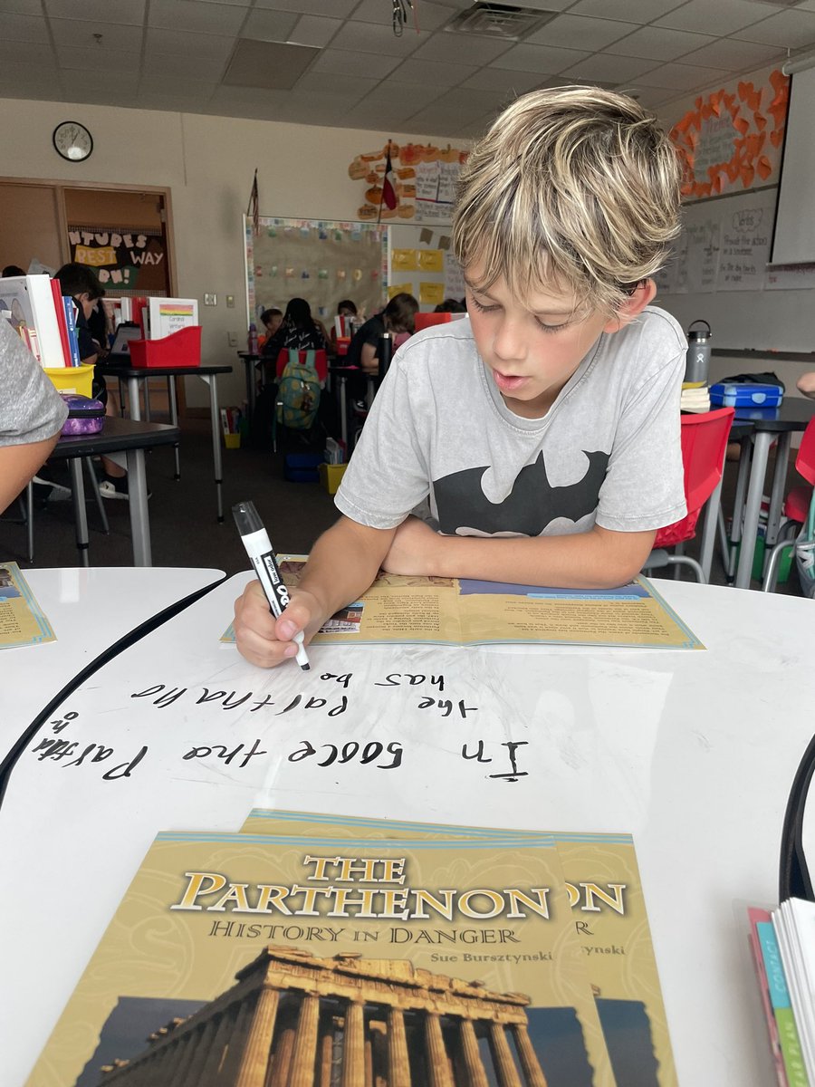 aMAESingReaders's tweet photo. Constructed response is what we do! Practice makes progress! #aMAESingReaders #HMEproud https://t.co/A2Vn8TWqdu