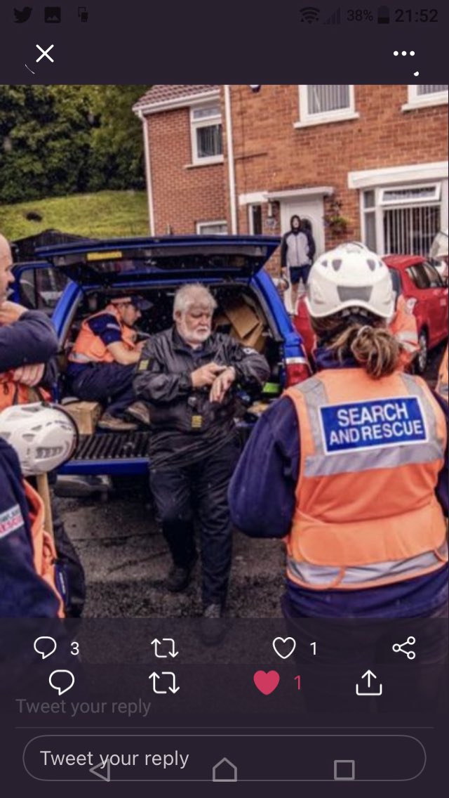 _M_A_Z_Z_A's tweet photo. #SilverCar #Northwood #NoahDonohoe who stripped Noah and ran him into the hands of murderers? Who sat and watched from their living room window? https://t.co/aQ9pRomMjB