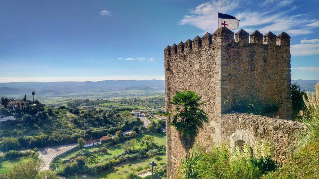 pd_diaz's tweet photo. "Torres y Temples" 🏰⚜️⛪
·
·
#Torreones y #campanarios en #JerezdelosCaballeros: la #TorreSangrienta en el #CastilloTemplario, el #ArcodeBurgos en la #Muralla.
Sierra de #Badajoz, #Extremadura.
·
[#Castillo de los #Templarios, #OrdendelTemple / #Igles… https://t.co/UyDEmwtq2l https://t.co/7eAQ1SPhQ5