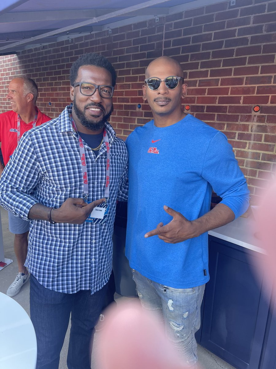 YoungMFGator's tweet photo. P Willy and the Gator @PatrickWillis52 @OleMissFB https://t.co/qKHgFbLe7w