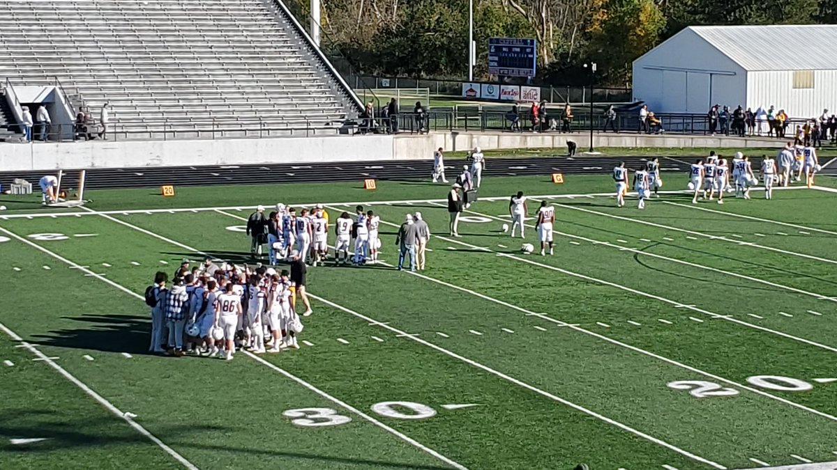 NickWithAMic's tweet photo. Statement. Made.
@USFSaintsFB def @SAUBEES 35-14 (and it wasn't even that close). 4-0 in conf play

USF 80 plays, 489 tot yds

Sam Tumilty: 28 car, 211 yds, 5TD (pulled in 4thQ)

Defense didn't give up a point until halfway through 4thQ. 

At home vs (19) @ONUAthletics next week. https://t.co/OundLExIcx
