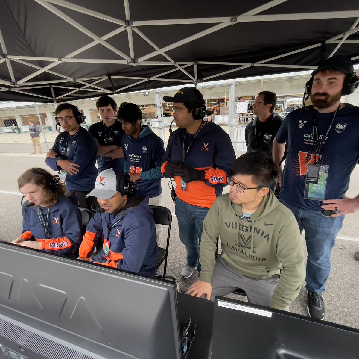 UVAEngineers's tweet photo. Congrats to @UVA's Cavalier Autonomous Racing team, making their mark as the fastest all-American self-driving car at the @IndyAChallenge, clocking close to 120 mph. Read more: https://t.co/kXKr10cVjp @presjimryan @uvavpr @jefferson_trust @BehlMadhur @CS_UVA @UVALinkLab @UVA_ESE https://t.co/BnPuHeEv7D