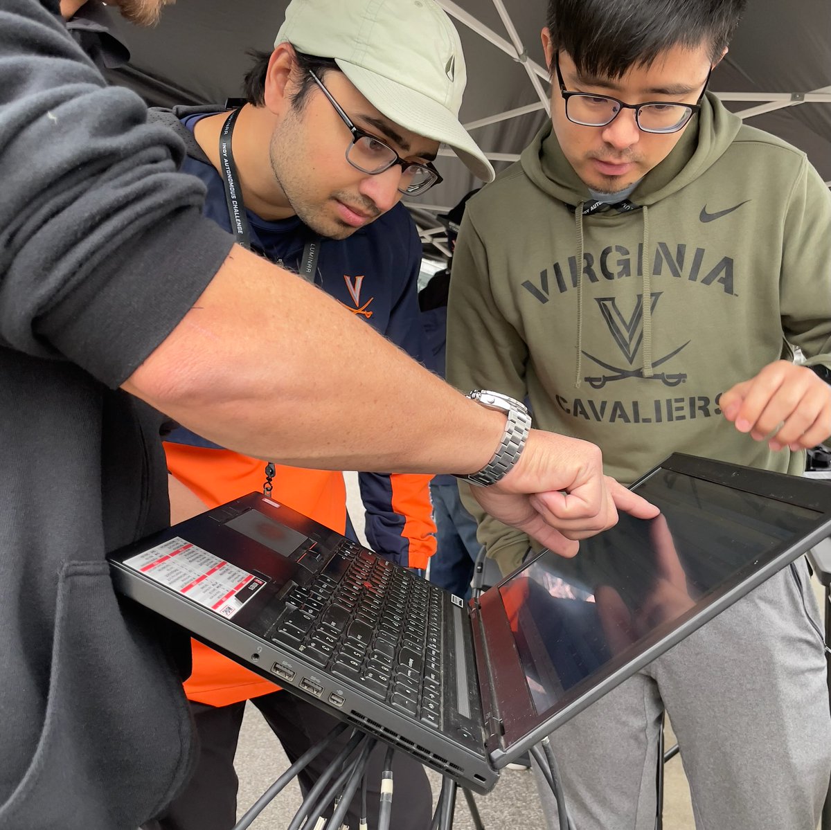 UVAEngineers's tweet photo. Congrats to @UVA's Cavalier Autonomous Racing team, making their mark as the fastest all-American self-driving car at the @IndyAChallenge, clocking close to 120 mph. Read more: https://t.co/kXKr10cVjp @presjimryan @uvavpr @jefferson_trust @BehlMadhur @CS_UVA @UVALinkLab @UVA_ESE https://t.co/BnPuHeEv7D