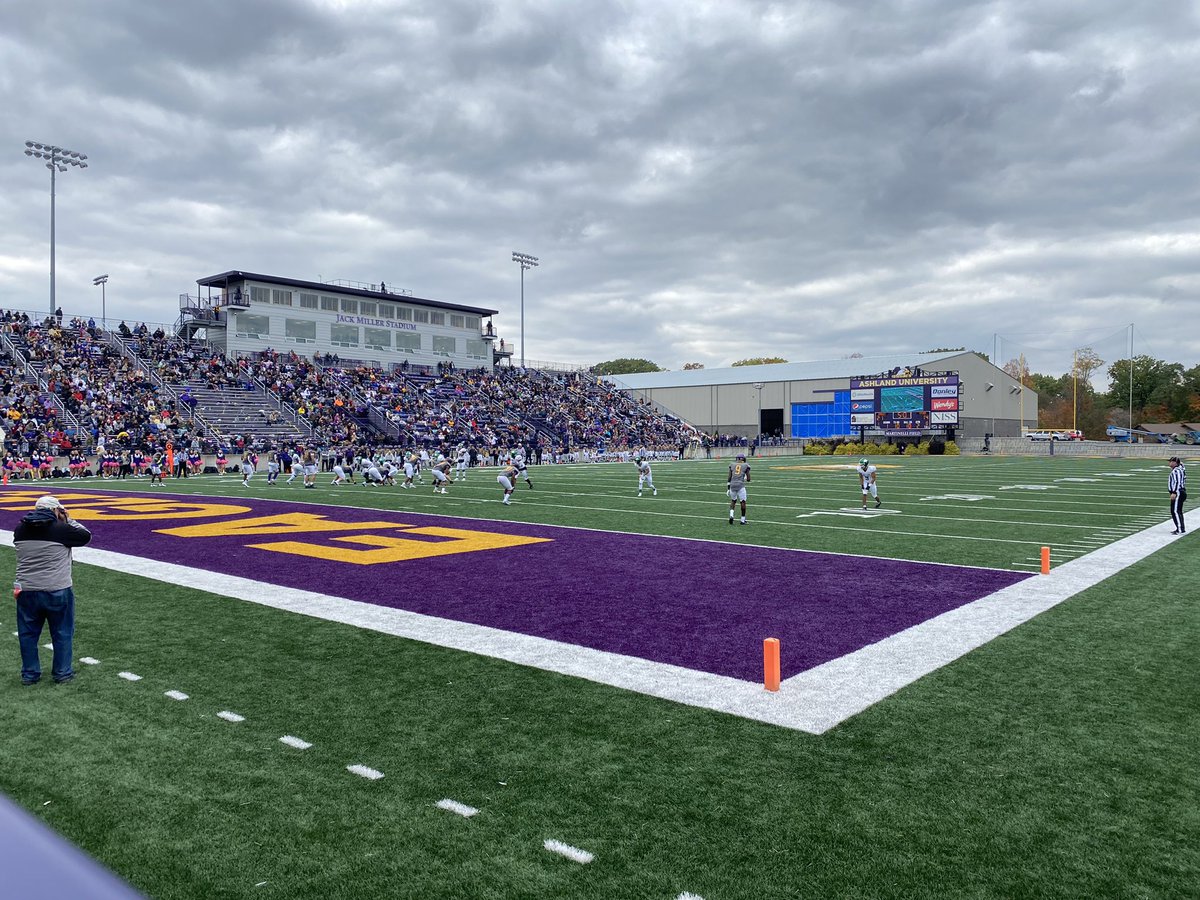 xaviersmith06's tweet photo. Thanks to @coach_geiser @AshlandFB for having me back up here. Really enjoyed everything about Ashland. Very exciting game to watch. #GoEagles @CoachOwens_ @ashlandeagles_ https://t.co/CU5kizAcAR