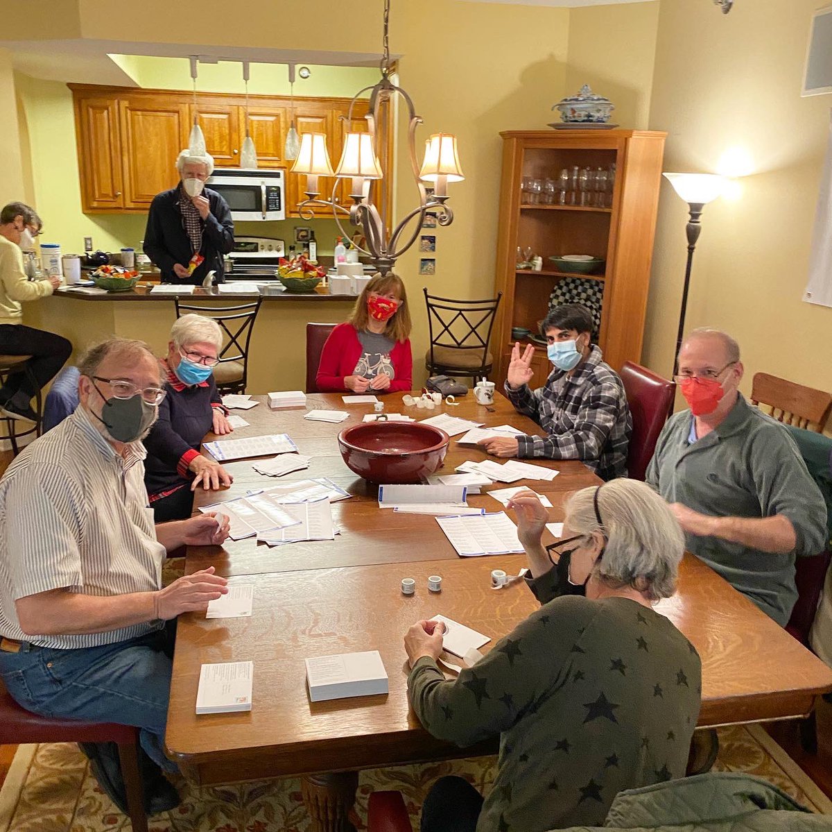 edinaindivis's tweet photo. Thank you, volunteers, for joining us for the #GOTV Postcard Blitz today!  We had 20 volunteers join us at indoor and outdoor tables on this beautiful October day. We’re sending 4000+ cards to voters for the #edina #schoolboard #election on Nov 2. Nice job! 👏👏 #indivisibleteam https://t.co/MdgPjAiMHt