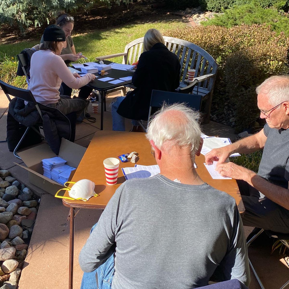 edinaindivis's tweet photo. Thank you, volunteers, for joining us for the #GOTV Postcard Blitz today!  We had 20 volunteers join us at indoor and outdoor tables on this beautiful October day. We’re sending 4000+ cards to voters for the #edina #schoolboard #election on Nov 2. Nice job! 👏👏 #indivisibleteam https://t.co/MdgPjAiMHt