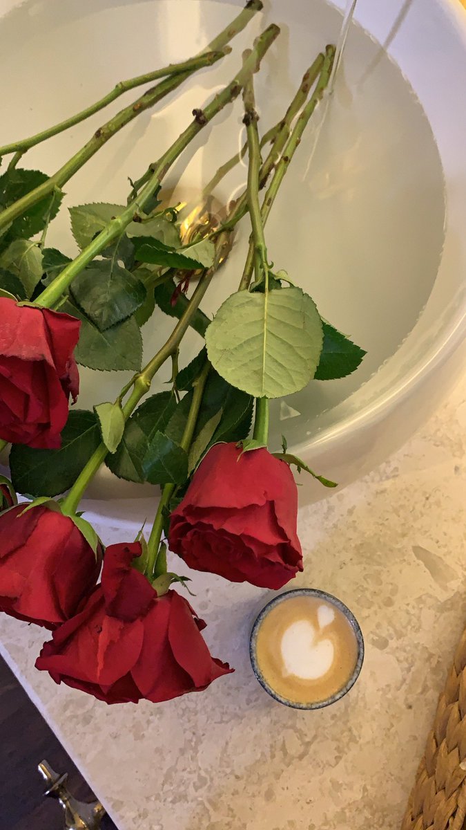 IpDu4's tweet photo. في خدوَده شمس الاشراقي جل رب اللي محلنّه .. https://t.co/YY07BYU3EB