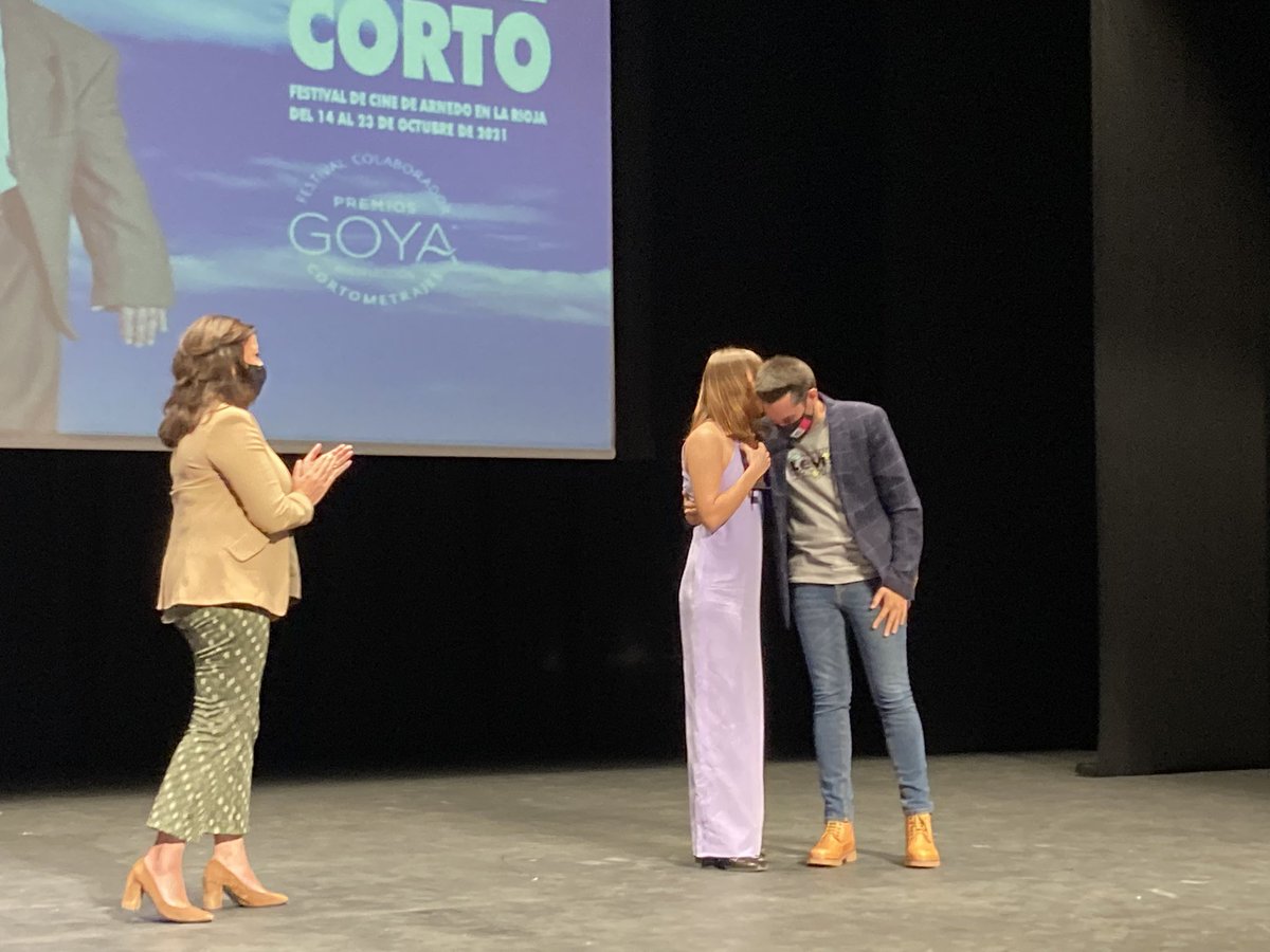 aytoarnedo's tweet photo. 🎬Finaliza la 23ª edición de Octubre Corto Festival de cine de Arnedo con la gala de clausura en la que Aura Garrido ha recibido el premio Ciudad de Arnedo. https://t.co/iUtYhQiAaq