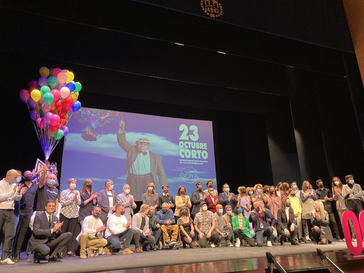 aytoarnedo's tweet photo. 🎬Finaliza la 23ª edición de Octubre Corto Festival de cine de Arnedo con la gala de clausura en la que Aura Garrido ha recibido el premio Ciudad de Arnedo. https://t.co/iUtYhQiAaq