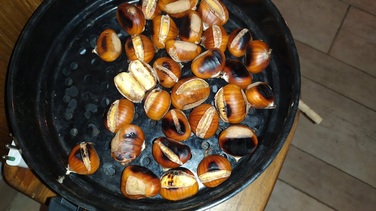 Marroncino fatto stile "caldarrosta" 🔝🌰😋 #castagne #marroni #chestnuts #caldarroste #castrate #crastratone #monteamiata