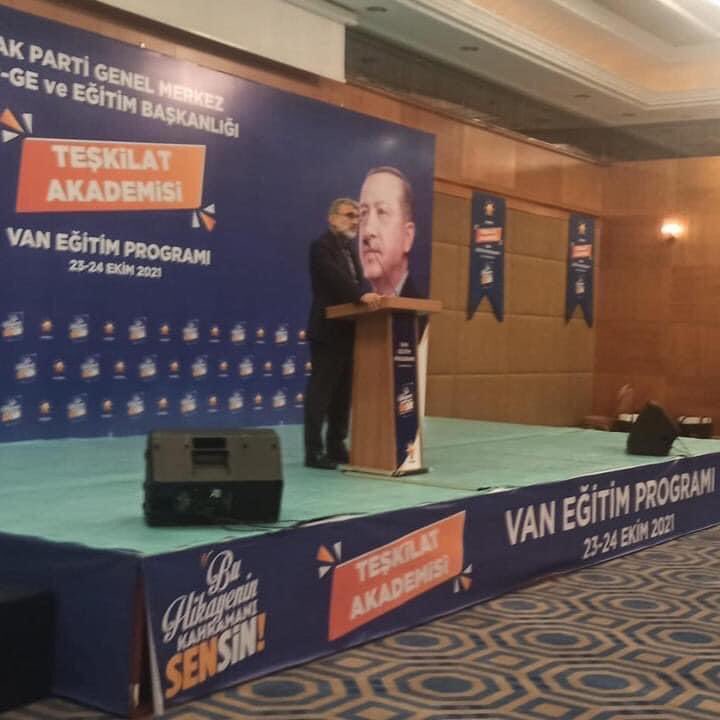 havvaduran65's tweet photo. “Bu Hikayenin Kahramanı Sensin”
AR-GE ve Eğitim Başkanlığı Teşkilat Akademisi Van Eğitim Programı kapsamında Bir önceki dönem Bakanımız Sn.Taner YILDIZ #SiyasiVizyonBelgeseli konulu konuşmalarını gerçekleştirdi.
Van teşkilatları adına şükranlarımızı sunuyoruz..
#AKPartiVan https://t.co/AlGhVQOlJN