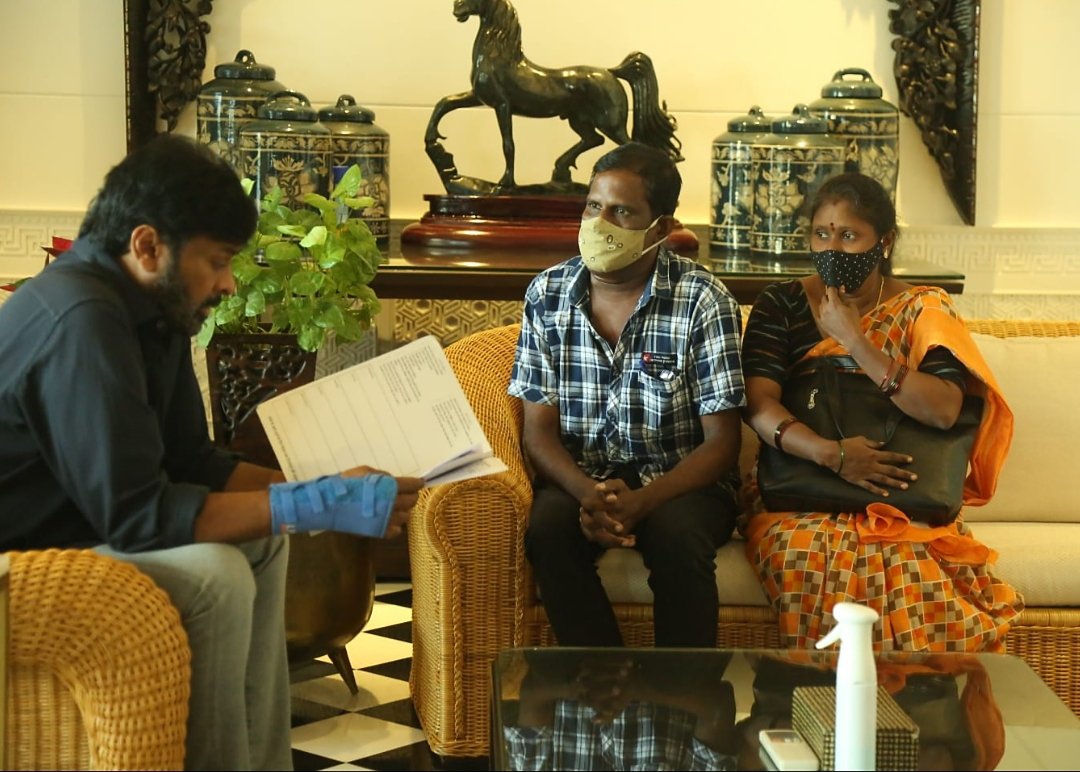 bvenkatrao1975's tweet photo. నా 45ఏళ్ల జీవితంలో ఈరోజు అన్నయ్యతో గడిపిన 45నిముషాలు ఎంతో విలువైనవి. ఈరోజు నుండి నాజీవితం అన్నయ్య నాకుఇచ్చిన పునర్జన్మ.
@KChiruTweets
@Namalachandram2
@guptanagu8
@KarnatiRamu
@SureshKadapa8
@ViswamMega
@krishna79910522
@bkrsatish
@Gbalu10982646
@Chanakya_Vja
@Deepu0124 https://t.co/bGCtYitQkR