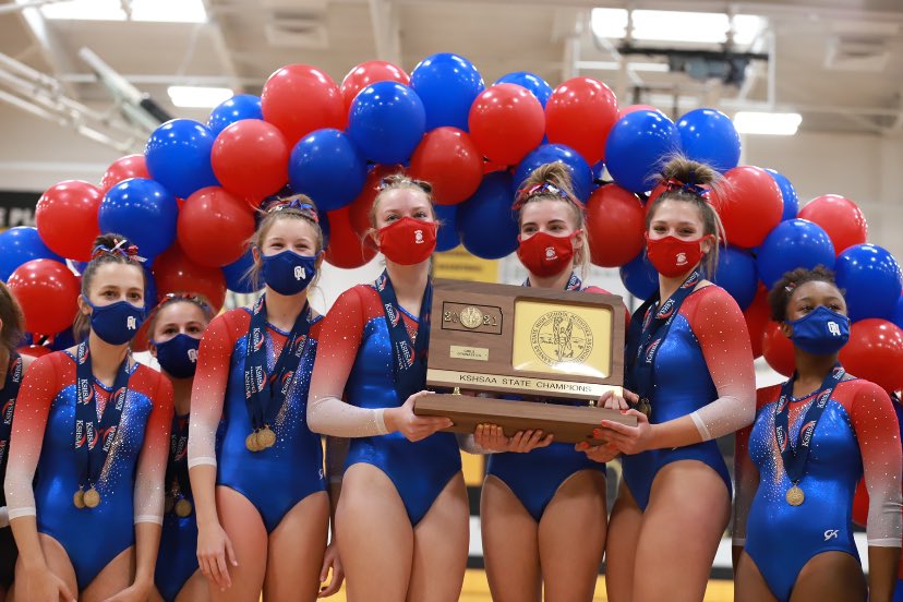 Here’s Olathe North Eagles with their state title trophy and medals:

#KSHSAACovered <a href="/CapFed/">Capitol Federal</a>