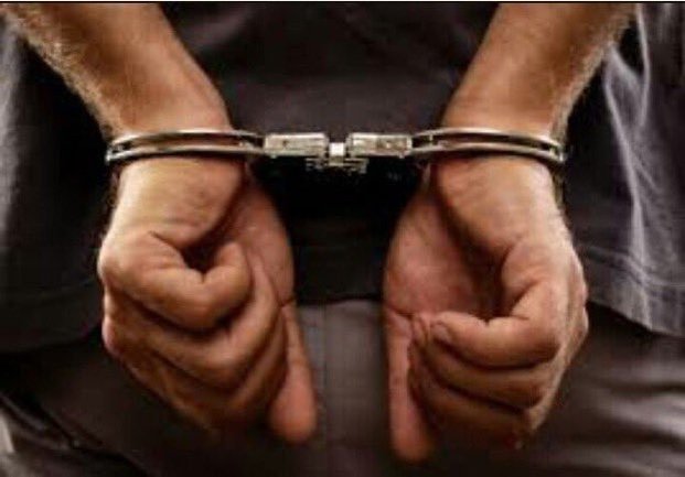 MPSHillingdon's tweet photo. #WestAreaVSU team 2 were patrolling #UxbridgeRoad in #Hayes when a shoplifter was spotted sprinting from #Lidl. Officers detained him and another male with stolen goods. Both arrested and been charged to court. Goods returned to thankful security in store. #alwayslooking https://t.co/SIKXRgunQt