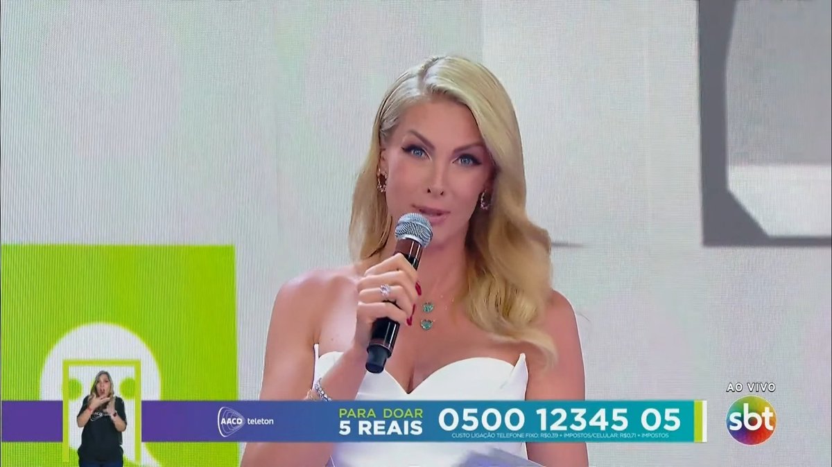 TelemaniacosTV's tweet photo. Considerada uma das apresentadoras com maior credibilidade no Brasil. @ahickmann entra no palco do @TeletonOficial representando a @recordtvoficial #Teleton2021 #MovimentoÉInclusão 

Faça sua doação através do pix: doeteleton@aacd.org.br https://t.co/M7iIjsrDAP