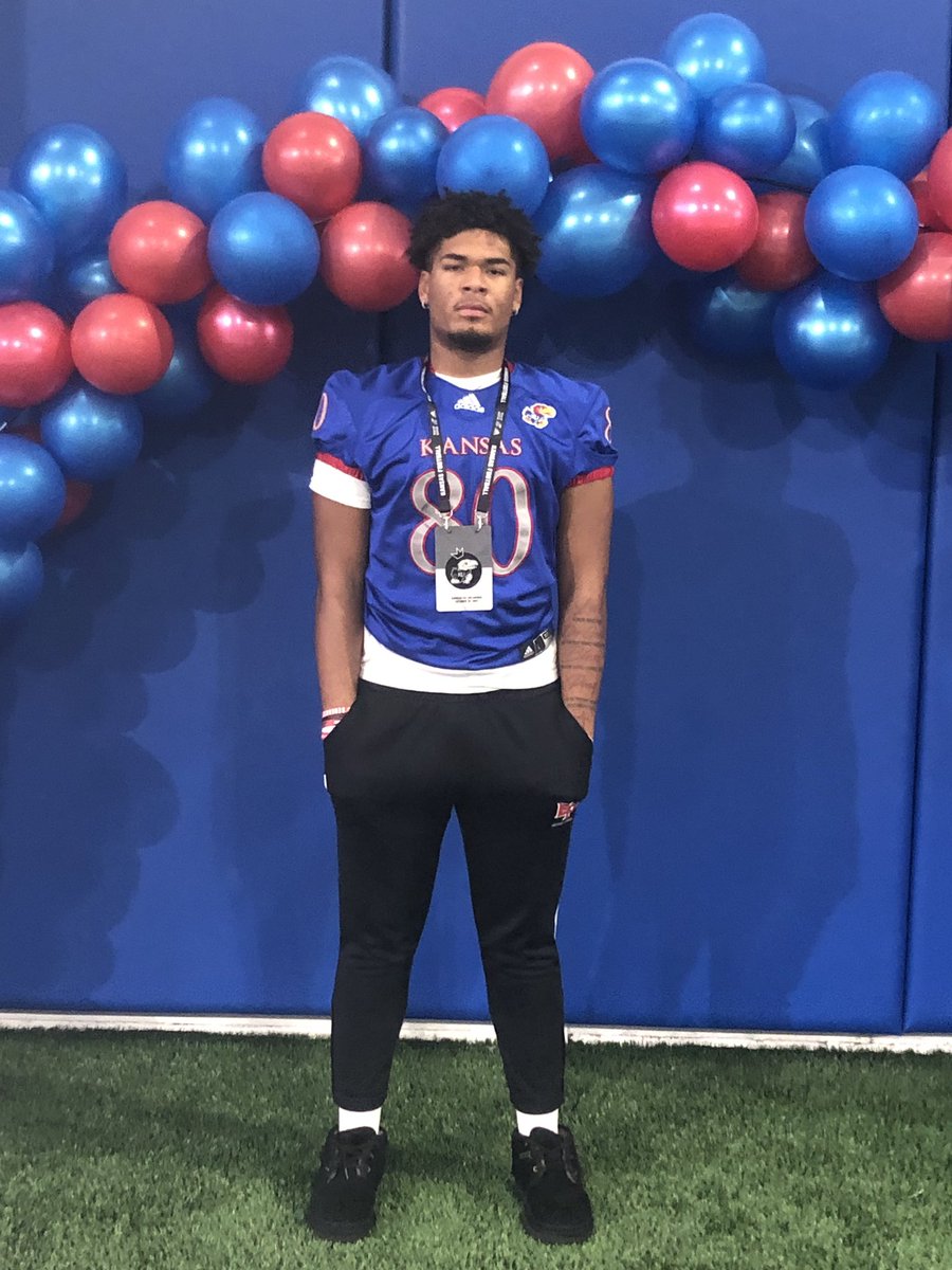 jermell_taylor's tweet photo. Thank you @ChelleStanley_ and @NickFaziQB_12 for the invite!! @Kotelnicki @KUCoachZ @KU_Football #RockChalk 💙❤️ https://t.co/pz7TMWY6Gk