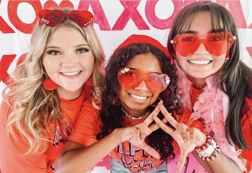 AXO_UTTyler's tweet photo. So excited for our new members to become officially official tonight!! 😆🤍🤍🤍✨ https://t.co/8RFURKhqSJ
