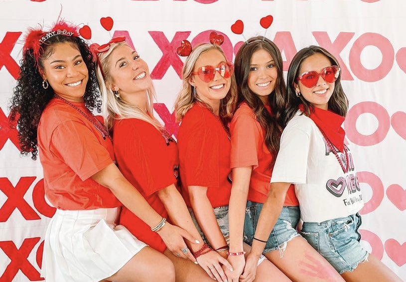 AXO_UTTyler's tweet photo. So excited for our new members to become officially official tonight!! 😆🤍🤍🤍✨ https://t.co/8RFURKhqSJ