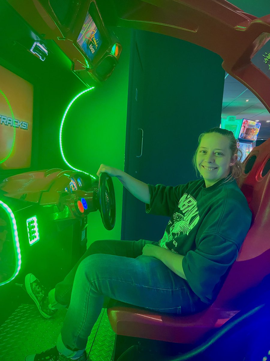 RowanAnne1's tweet photo. Arcade night! It was a close tie, first I took the lead with two sets of air hockey AND snowboarding but Amy rightfully won second place winning at racing and basketball 🏀🏂 https://t.co/NK1uRXpfoA