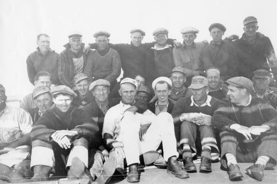 The Final International Fishermen’s Race, 1938: BLUENOSE defeats GERTRUDE L. THEBAUD in a best three of five series off Boston &amp; Gloucester, remaining the undefeated champion in the International Fishermen’s Race series 🇨🇦

🏆 #Bluenose100