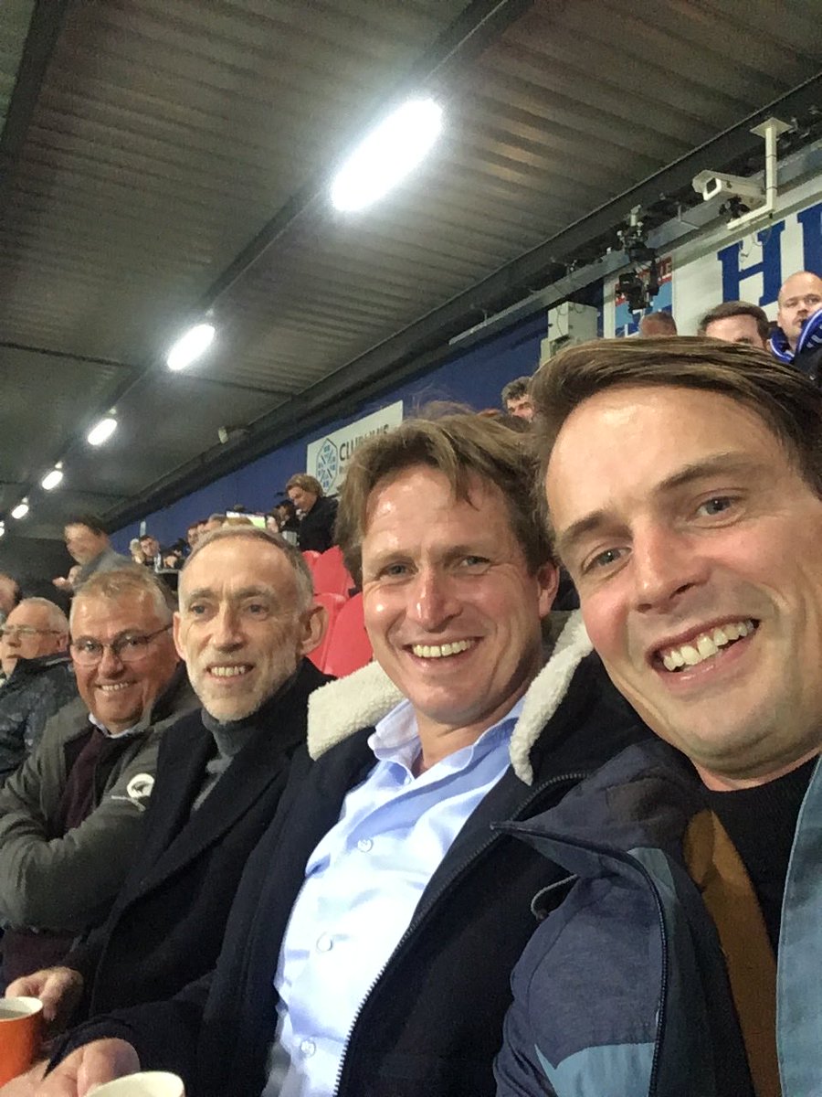 AlwinteRietstap's tweet image. Boeiende voetbalavond bij ⁦@PECZwolle⁩ tegen ⁦@HeraclesAlmelo⁩. Een winnaar in de absolute eindfase. Daarnaast met gasten mooie gesprekken over #gezondheid in ⁦@gemhardenberg⁩ en #Vechtdal