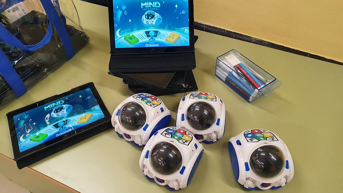 aprendomotivado's tweet photo. Fascinado el alumnado en el taller de Robótica Educativa, diseñando y programando con el robot Mind de @ClementoniToys en el comienzo del #ProgramaExtracurricularAACC del @CREE_CYL @educacyl #RobóticaEducativa #STEAM #Programación https://t.co/tAe7b1bCbH