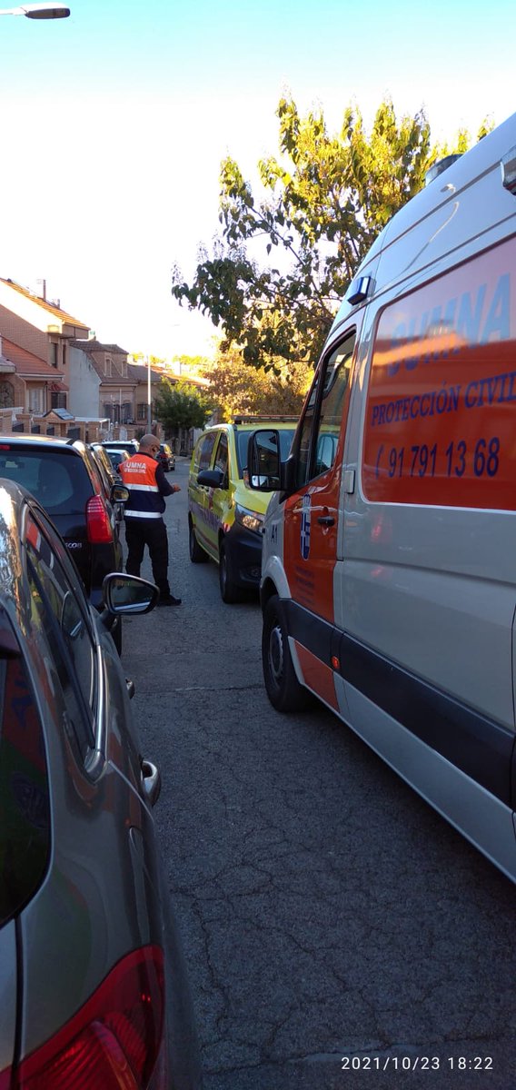 Pcnavalcarnero's tweet photo. Durante la guardia de hoy hemos atendido cuatro avisos sanitarios, dos de ellos con traslado a #HRJC, uno a #HUFA y el último de apoyo a #VIR4 que no ha requerido traslado. #ASEM112 #LasProtesCuentan #navalcarnero https://t.co/F01AHy8xCh