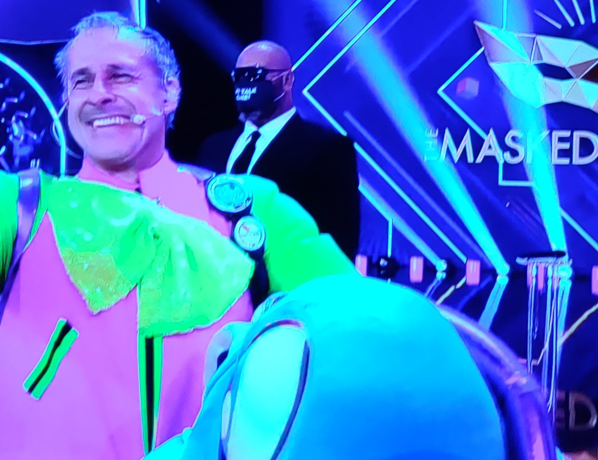OppisCrown's tweet photo. Wie er sich freut 😂
#maskedsinger https://t.co/IuqDboBV9Q