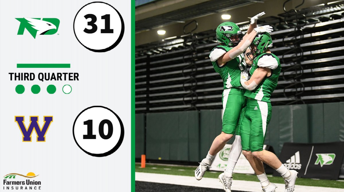 UNDfootball's tweet photo. Having fun after three! 

#UNDproud | #LGH https://t.co/6SV94OHLvR