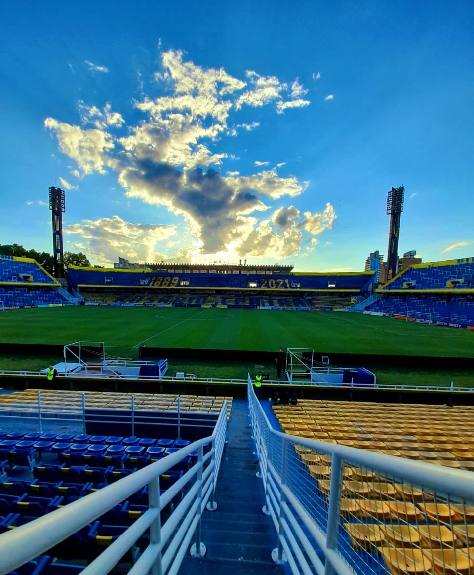 RosarioCentral's tweet image. 🇺🇦🏟😍 ¡Se enciende y resplandece cómo el sol!