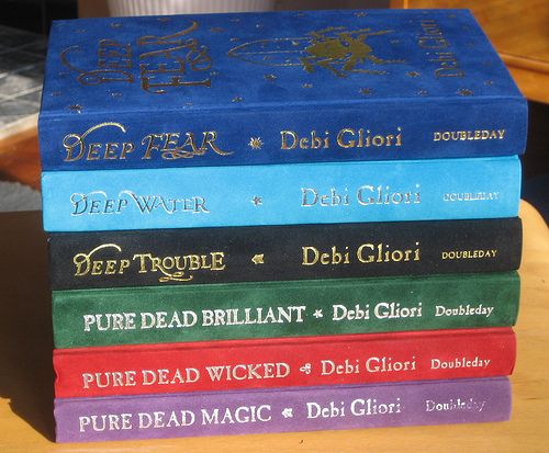 AmaisBooks's tweet photo. @iambookmad Also, I think these are middle grade, but thought I'd mention them just in case. https://t.co/ogcxA5vt1r