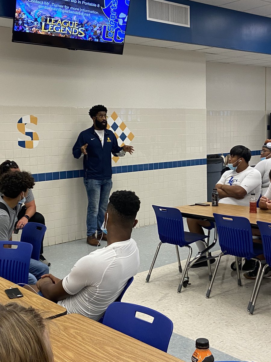 coachfletch85's tweet photo. Couldnโt be prouder of my @LC_PAT_NATION brother @ToddDaLion & all the work heโs doing in the literary world & in our community. Thank you for the signed copies of your book & for coming back home to talk to our kids! #GISDProduct #ForeverLC #LCFamily #RecruitLC https://t.co/6ct00k7x0Z