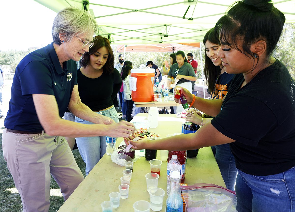 UTEPPresident's tweet photo. Joined the community Saturday, Oct. 23, at the 2021 Earth Science Day celebration at Centennial Plaza. This year's event, hosted by UTEP's Department Earth, Environmental and Resource Sciences, focused on conserving and protecting water, one of our most essential resources. https://t.co/G1rFCa6jv3